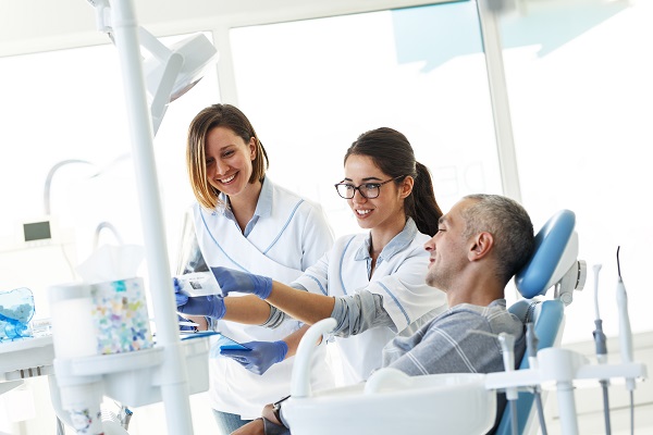 Benefits Of Choosing A Family Dentist In Laguna Hills Close To Home